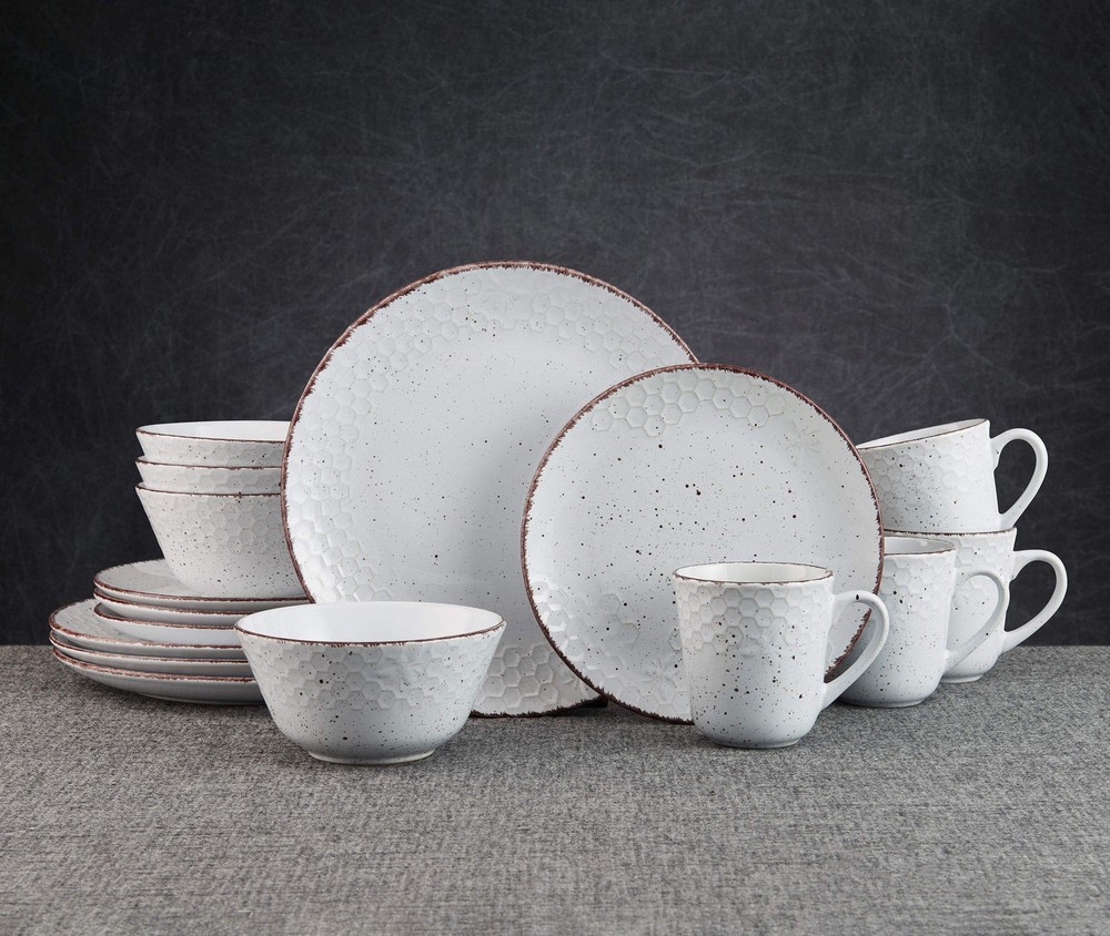Bumble Bee 16 Piece Dinnerware Set, For 4