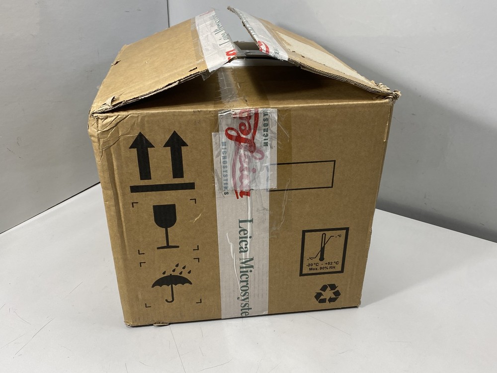 Leica DM500 Binocular Microscope