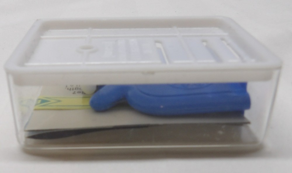 Vintage ELITE BLUE Automatic Needle Threader Made in Italy