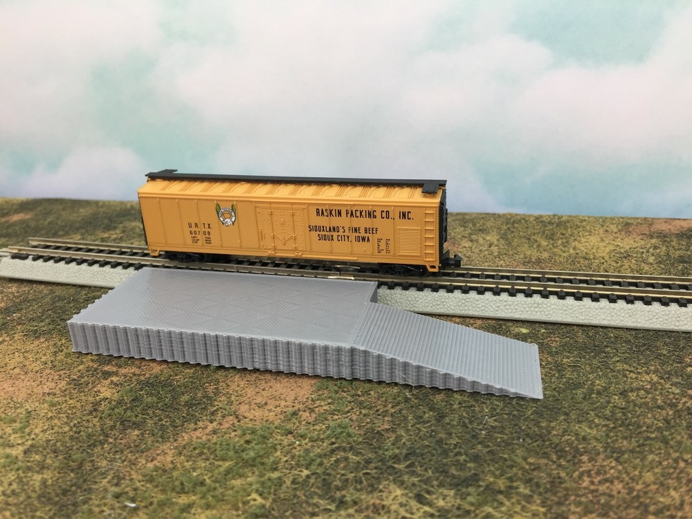 Long Loading Platform Dock with Ramp - N Scale 1:160 - No Assembly Required!
