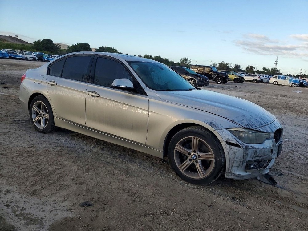 320I 2015 Glove Box 4982380