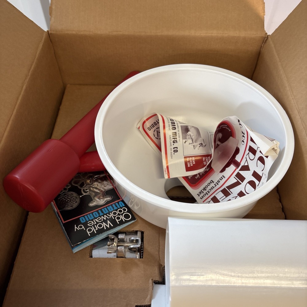 Vitantonia Victoria Strainer