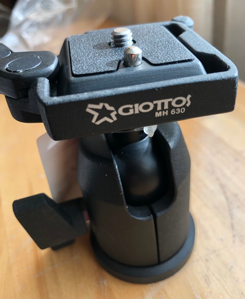Giottos MH7002 Ballhead with MH630 Quick Release Platform