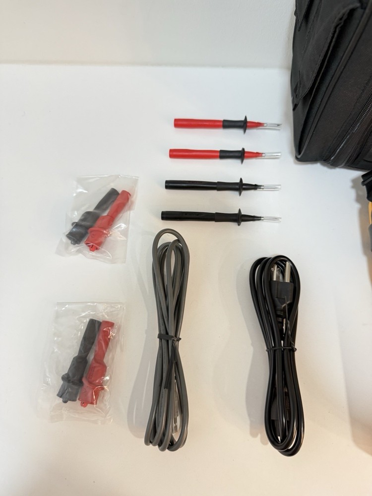 FLUKE 754 DOCUMENTING PROCESS CALIBRATOR W/ ACCESSORIES (TESTED) FREE SHIPPING
