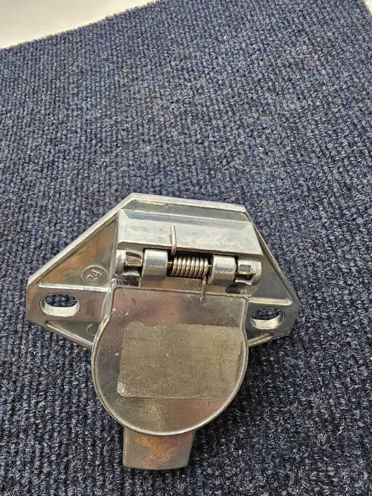 Dual Pole Socket Horizontal Pins Connector Steel