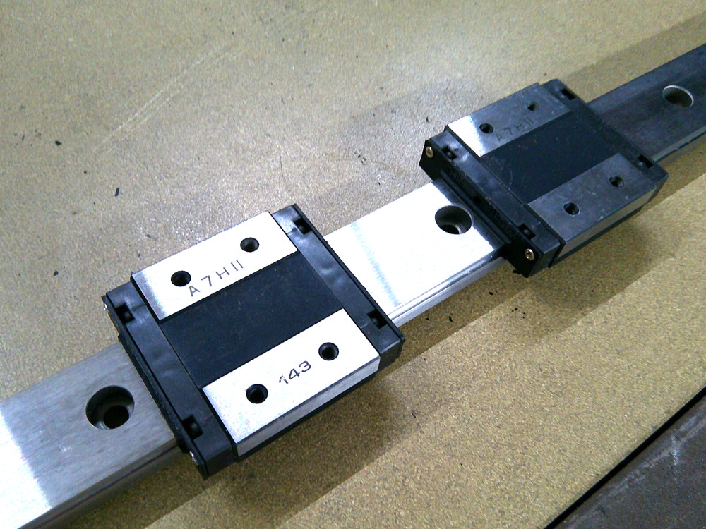 THK Linear Rail 2RSR12WVUU+1110LT