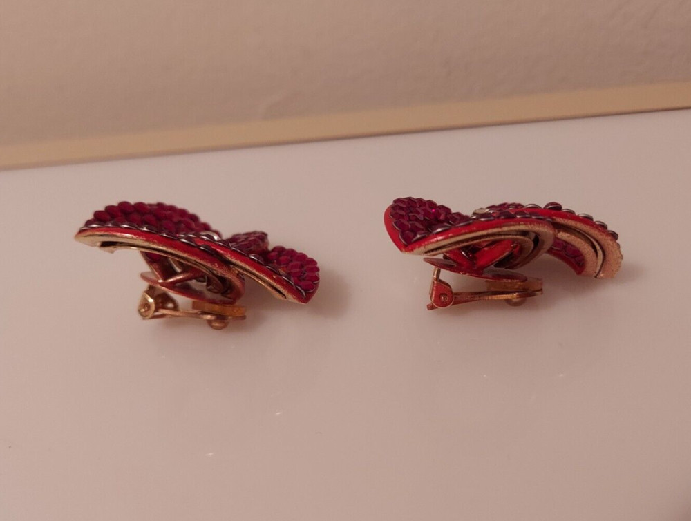 red rhinestone linked intertwined loop statement clip earrings