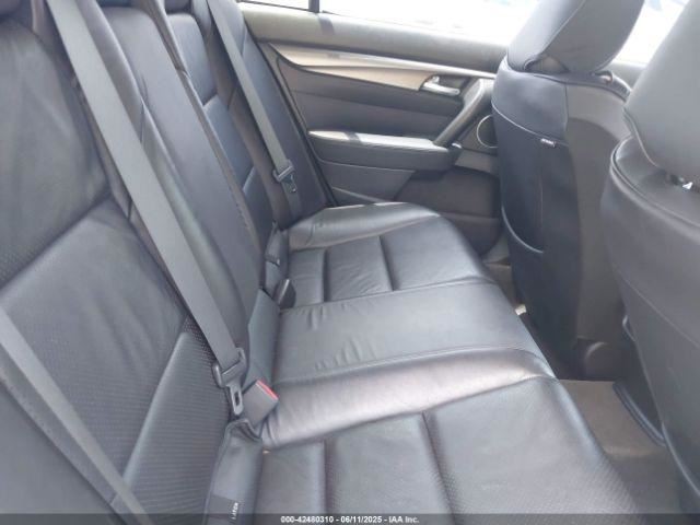 TL        2012 Glove Box 4724432