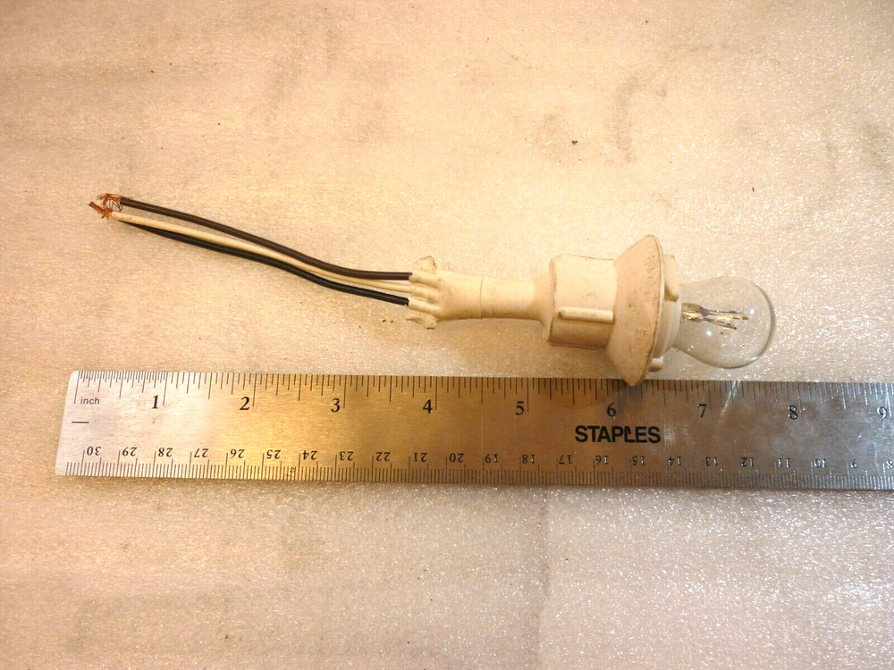 Baker Muncie Socket w/3175 Bulb, pn G5002662