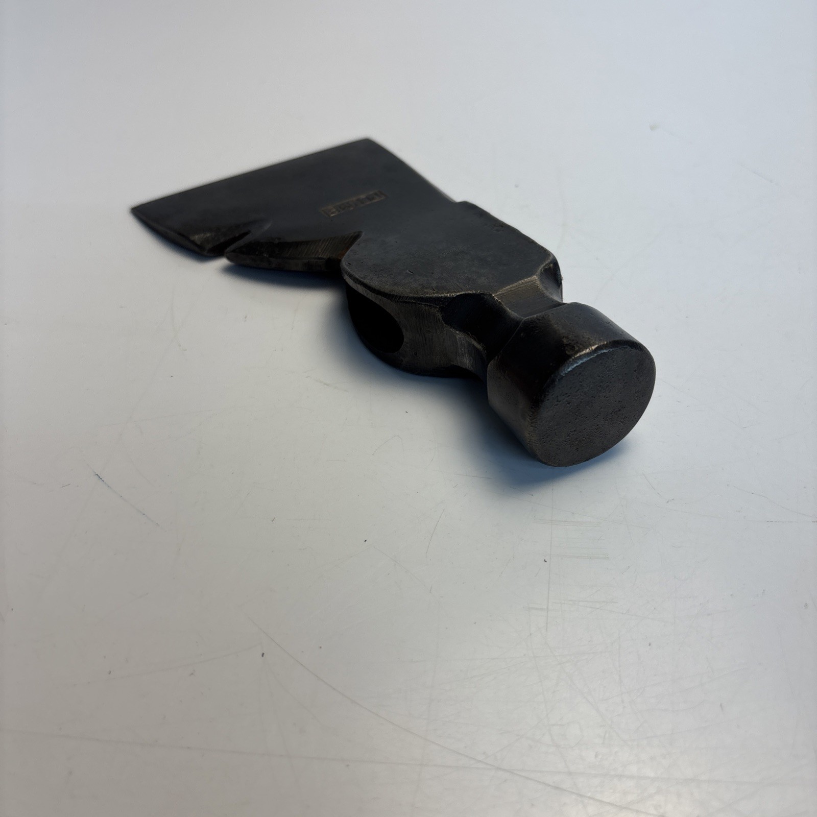 Vintage PLUMB 26 oz Carpenter’s Hatchet Head Nail Puller Notched Blade USA