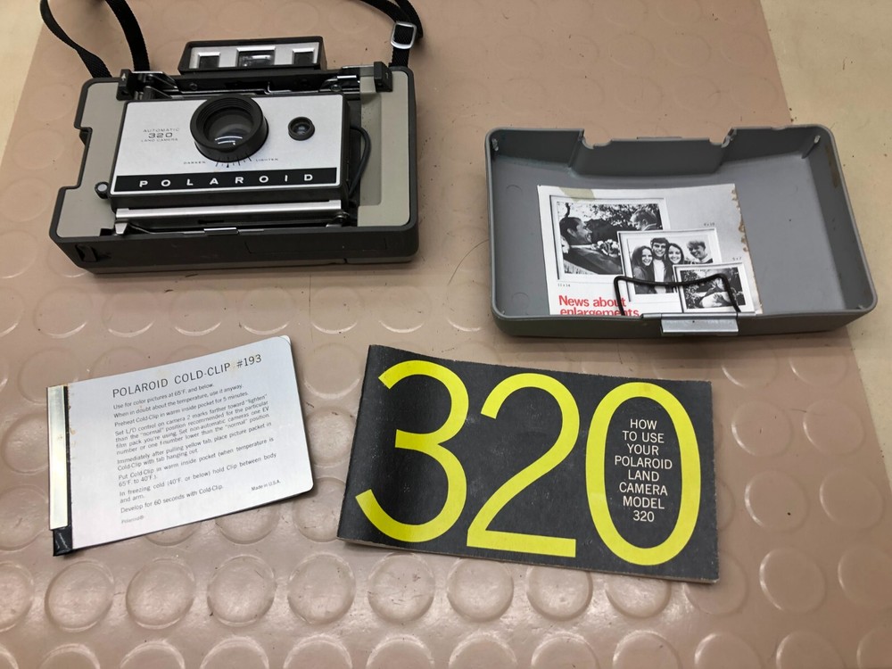 VINTAGE POLAROID 320 AUTOMATIC LAND CAMERA