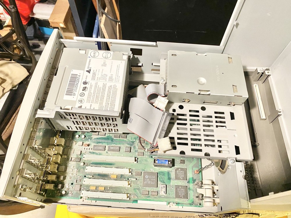 Apple Macintosh IIvx Computer M1350 Rare “ As Is”