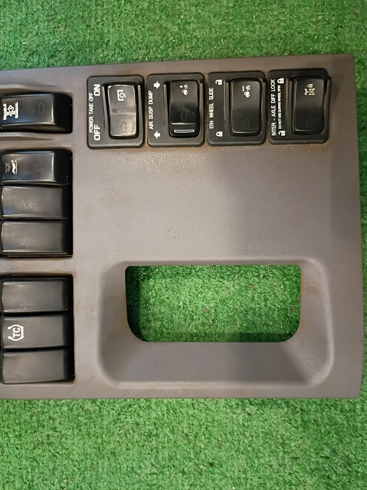 Peterbilt Center Dash Piece W/ Buttons