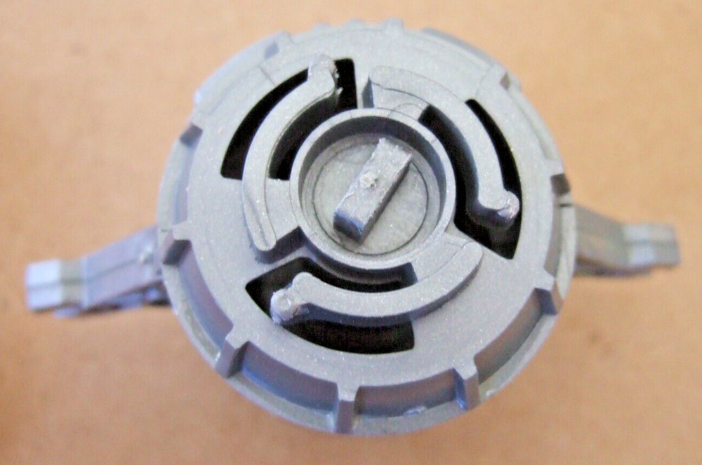 T D C FLYING DISC WITH ROBOT EJECTOR ORIGINAL BOX