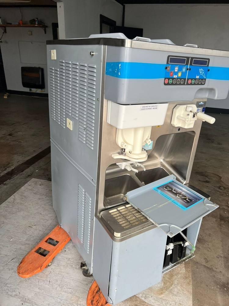 ICE CREAM MACHINE Carpigiani used