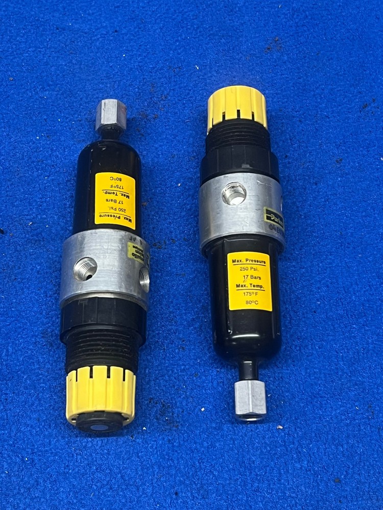 (2) Parker Regulators 04ED7813CA                   R-562