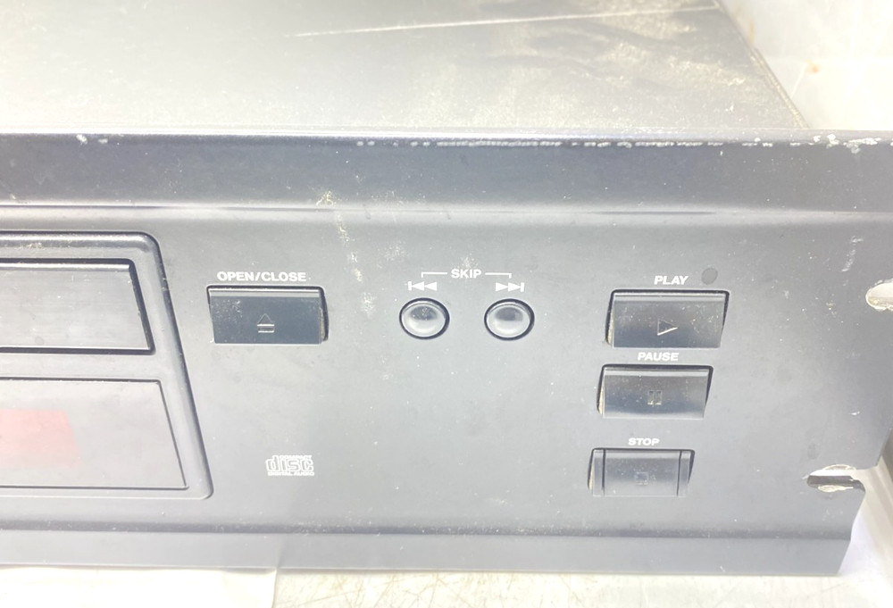 Tascam Professional Rackmount CD Player CD-201 Working