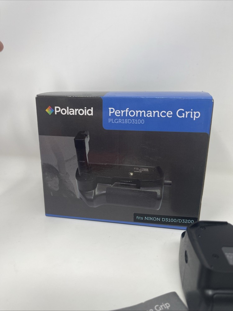 Polaroid performance grip fits nikon d3100/3200/wireless remote