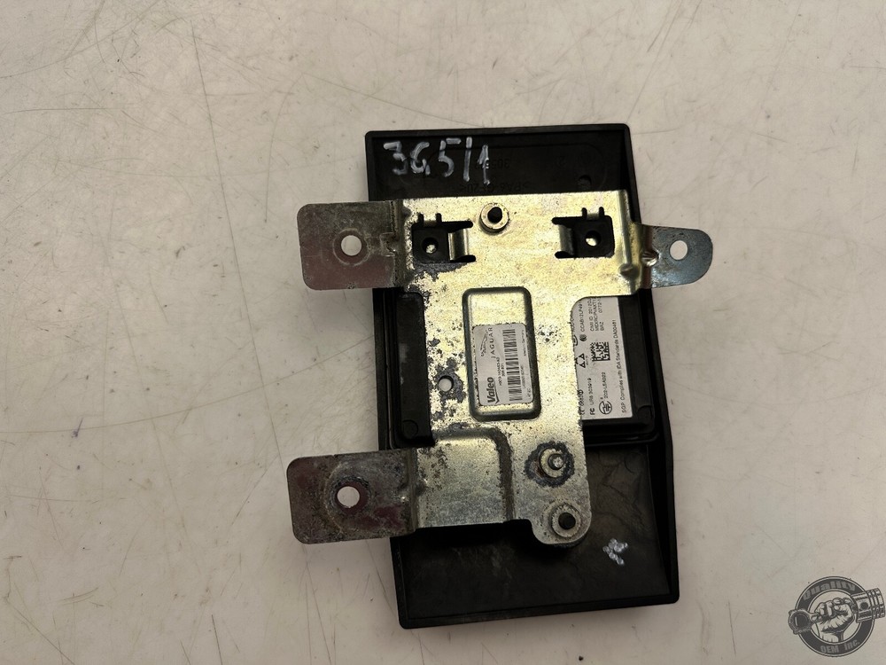 2016-2019 JAGUAR XE REAR LEFT (DRIVER SIDE) BLIND SPOT SENSOR CONTROL MODULE OEM