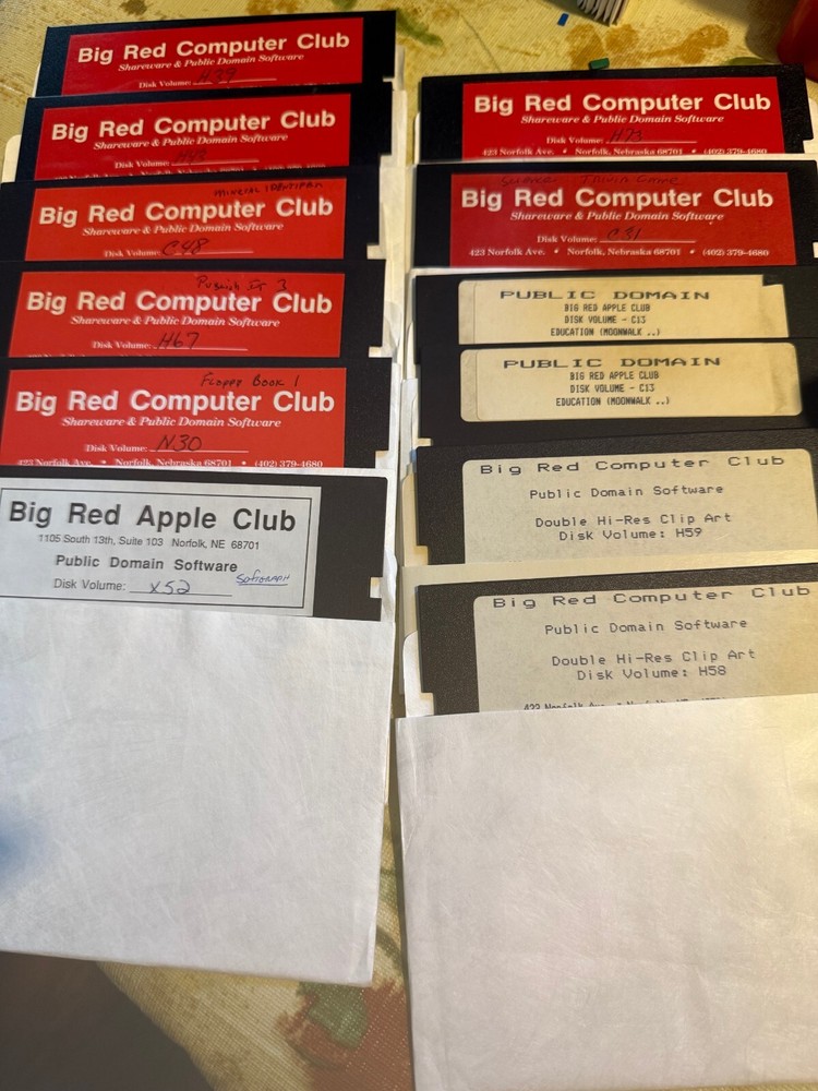 BIG RED COMPUTER CLUB - 30 disks - some work, some don't - Apple   Software