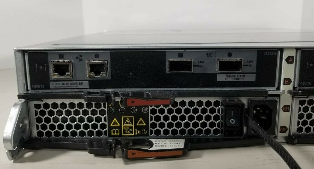 NetApp 24 Bay Disk Array NAJ1001 with 2x IOM6 controllers 2x PSU