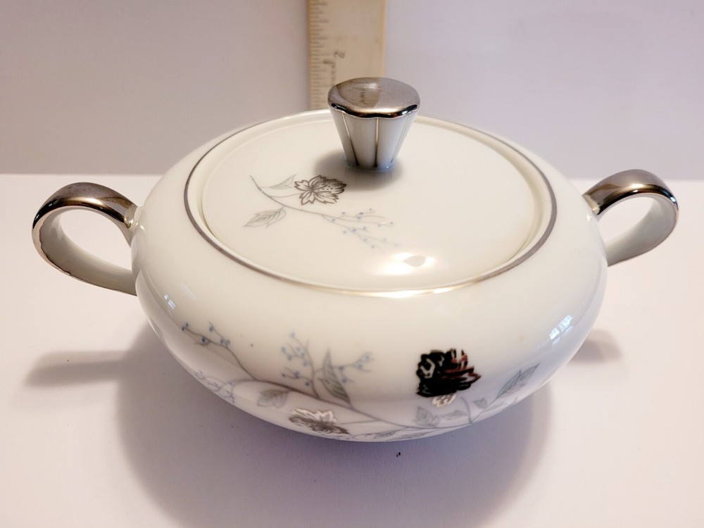 Arlen Fine China 8 Piece Set