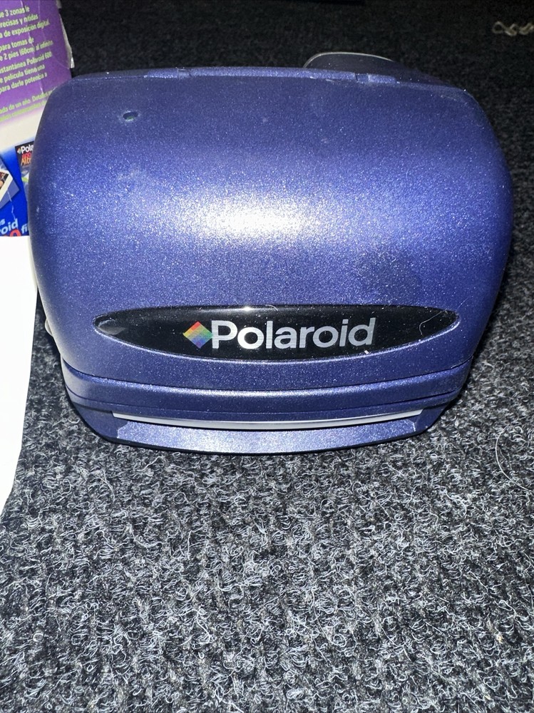 Polaroid One Step Auto Focus 600 SE Camera in Box Handle Broken.
