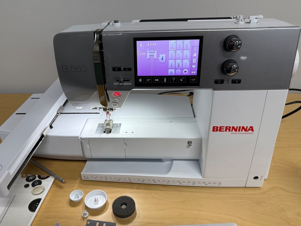Bernina B560 Sewing Machine w/Embroidery