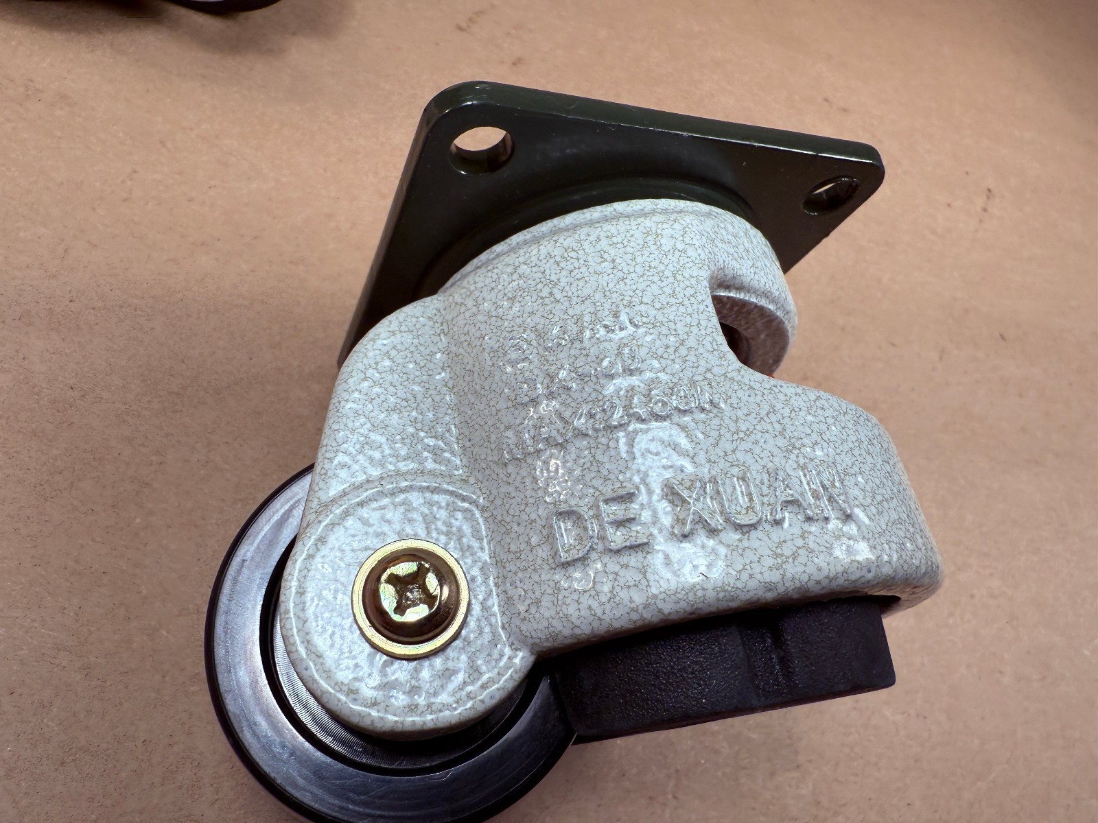 Bolton Tools 4pcs 60F Retractable Leveling Machine 2" Caster Plate 550lbs Nylon