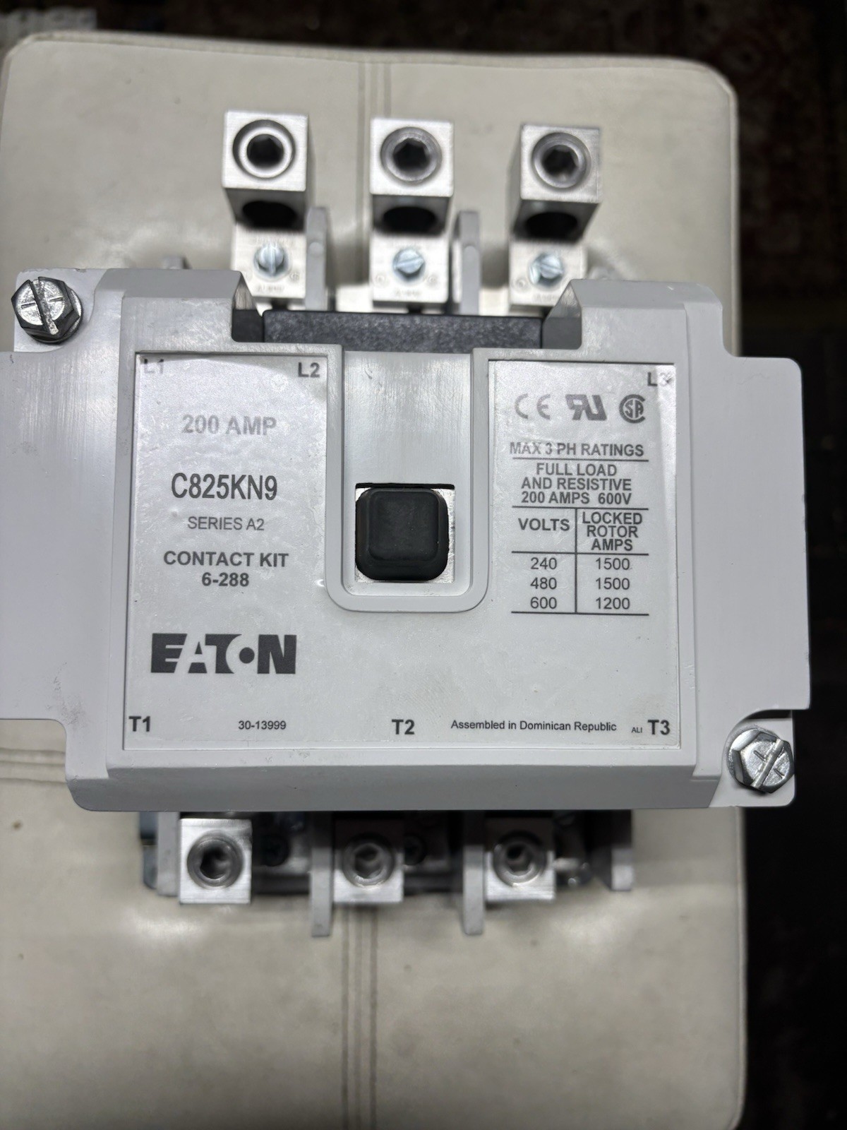 C825KN9A CUTLER HAMMER CONTACTOR 200 AMP 600V 3 PHASE 110-120V COIL NEW