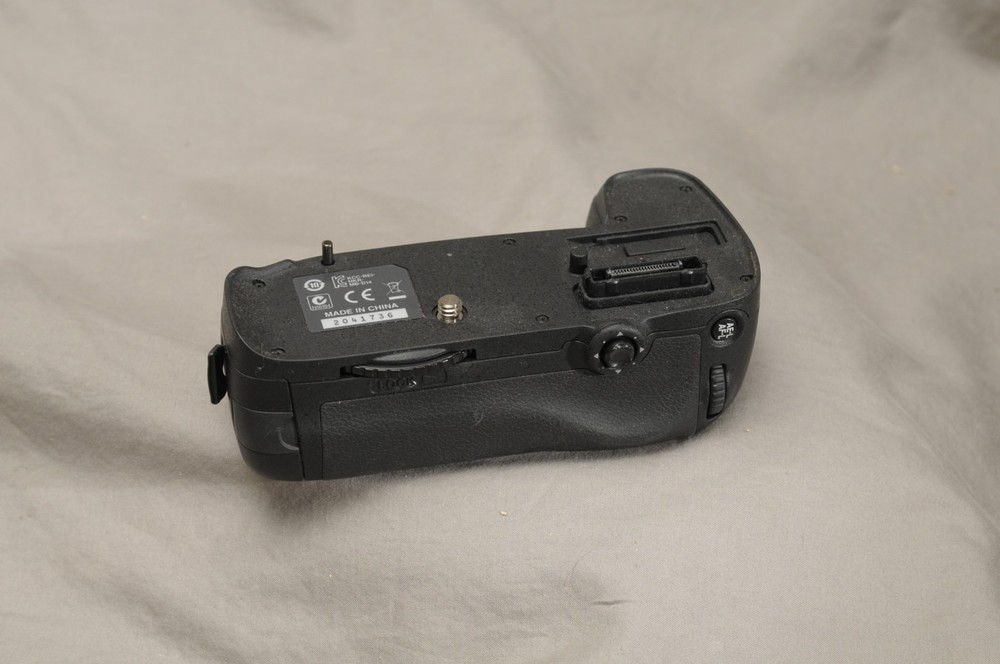 Nikon MB-D14