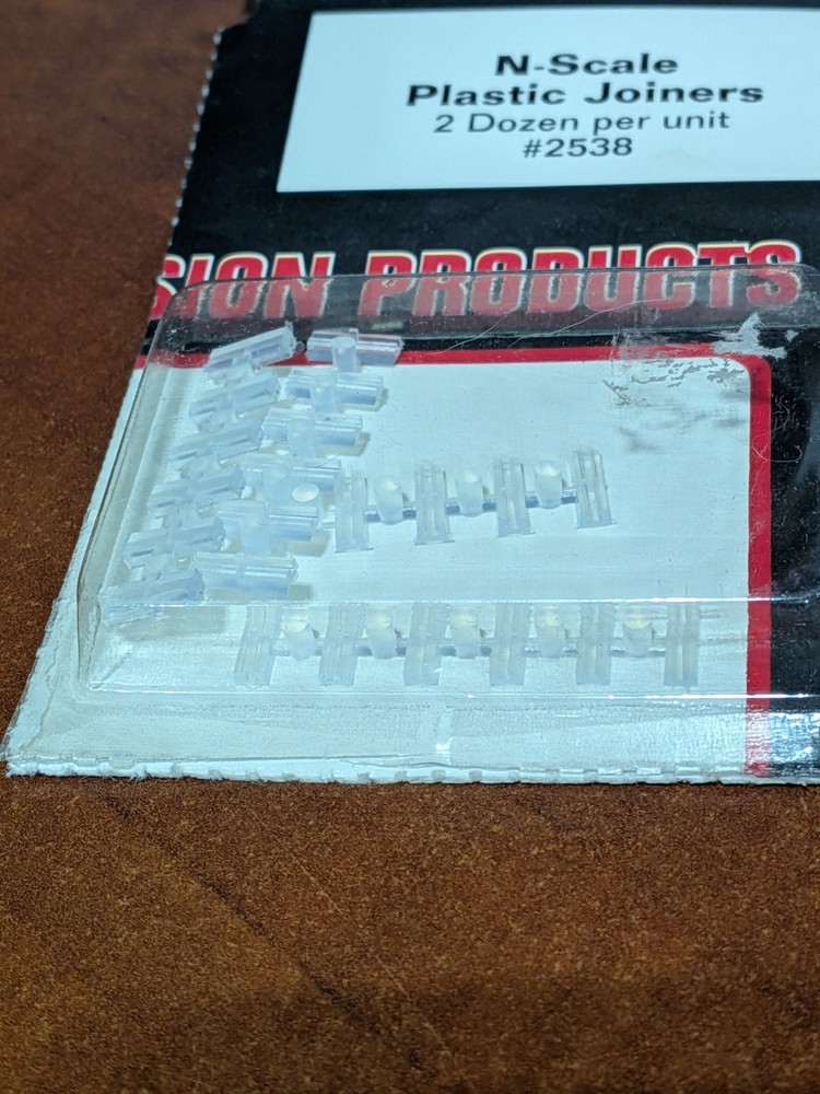 Atlas - #2538 - N Scale - Code 80 - Plastic Rail Joiners - NOS