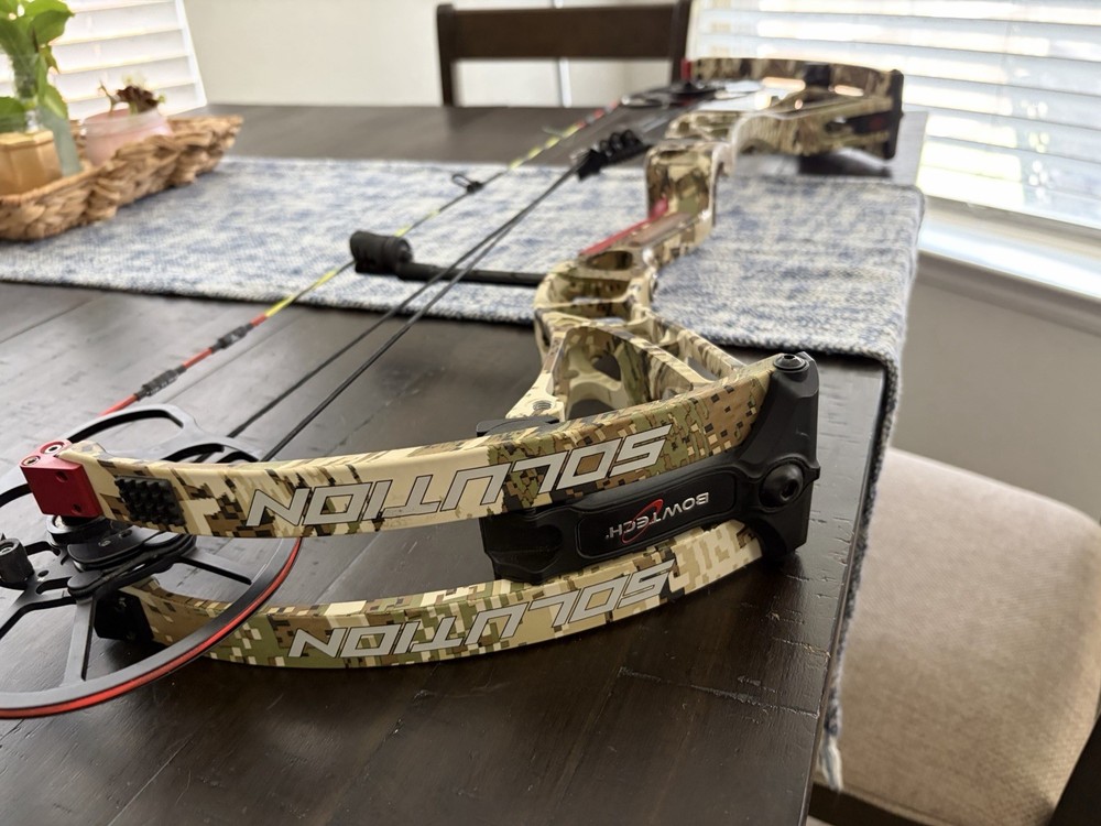 Bowtech Solution Rh 24.5-30” 70 Lbs New String Excellent Condition