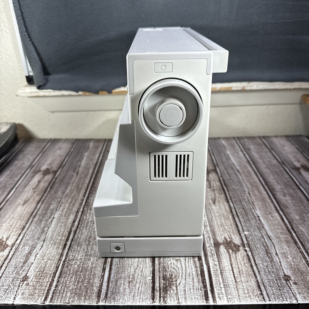 PFAFF Creative 1467 Sewing Machine W/ Pedal, Case