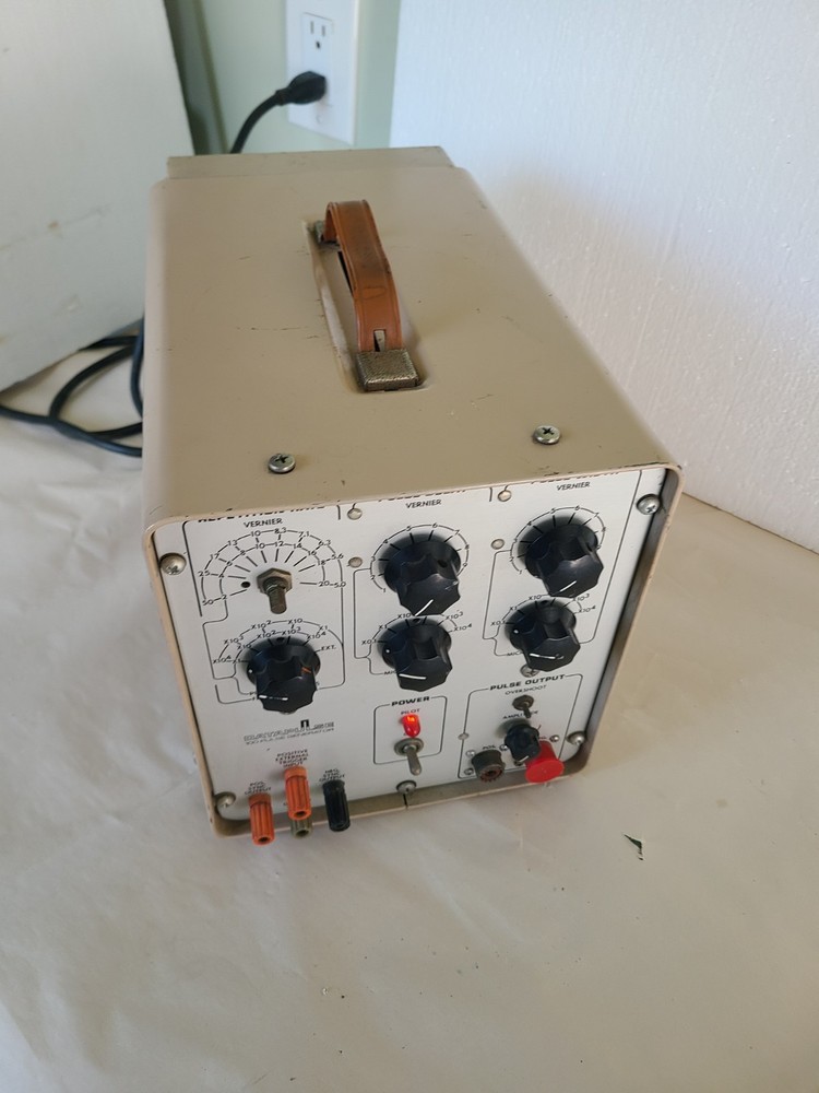DataPulse 100R Pulse Generator 37000-153, 115VAC, Powers Up, AS IS UNTESTED