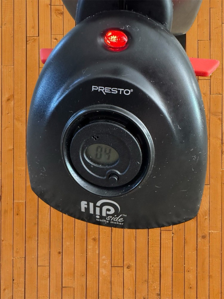 Presto Flip side #3510 Ceramic Belgian Waffle Maker