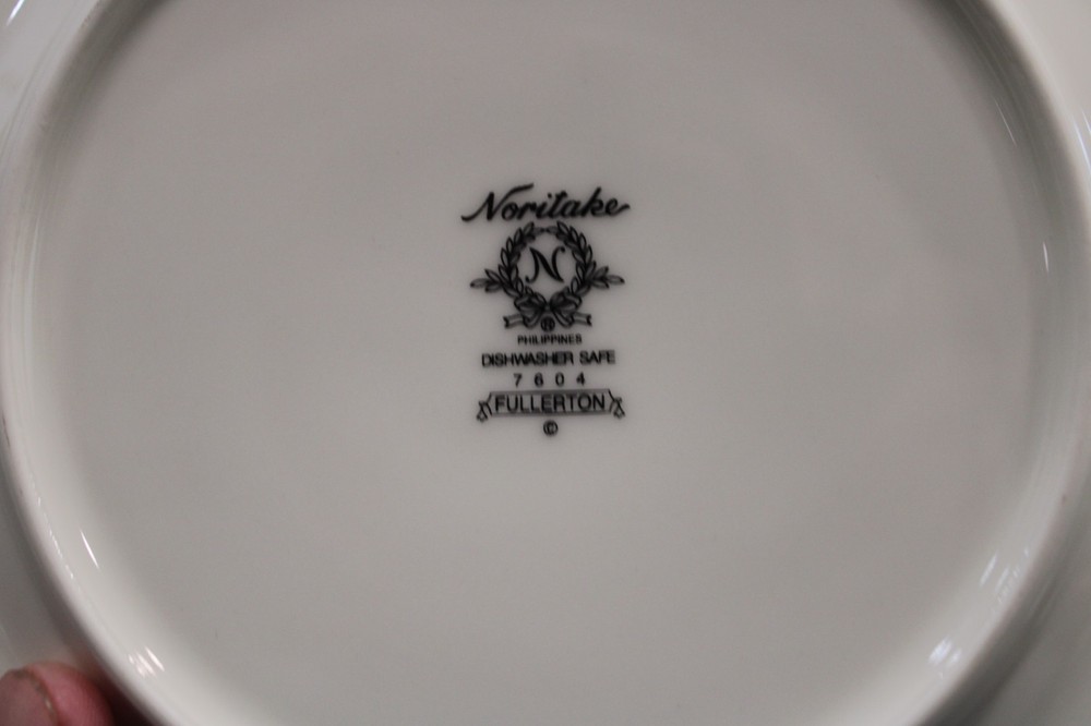 Noritake Fullerton 4 - 5 Pieces Setting 20 Pieces