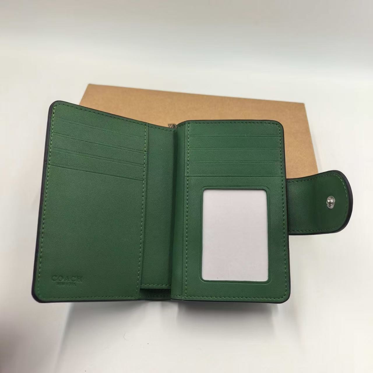 New Coach Medium Corner Zip Wallet In Signature Canvas green CW786 With Box