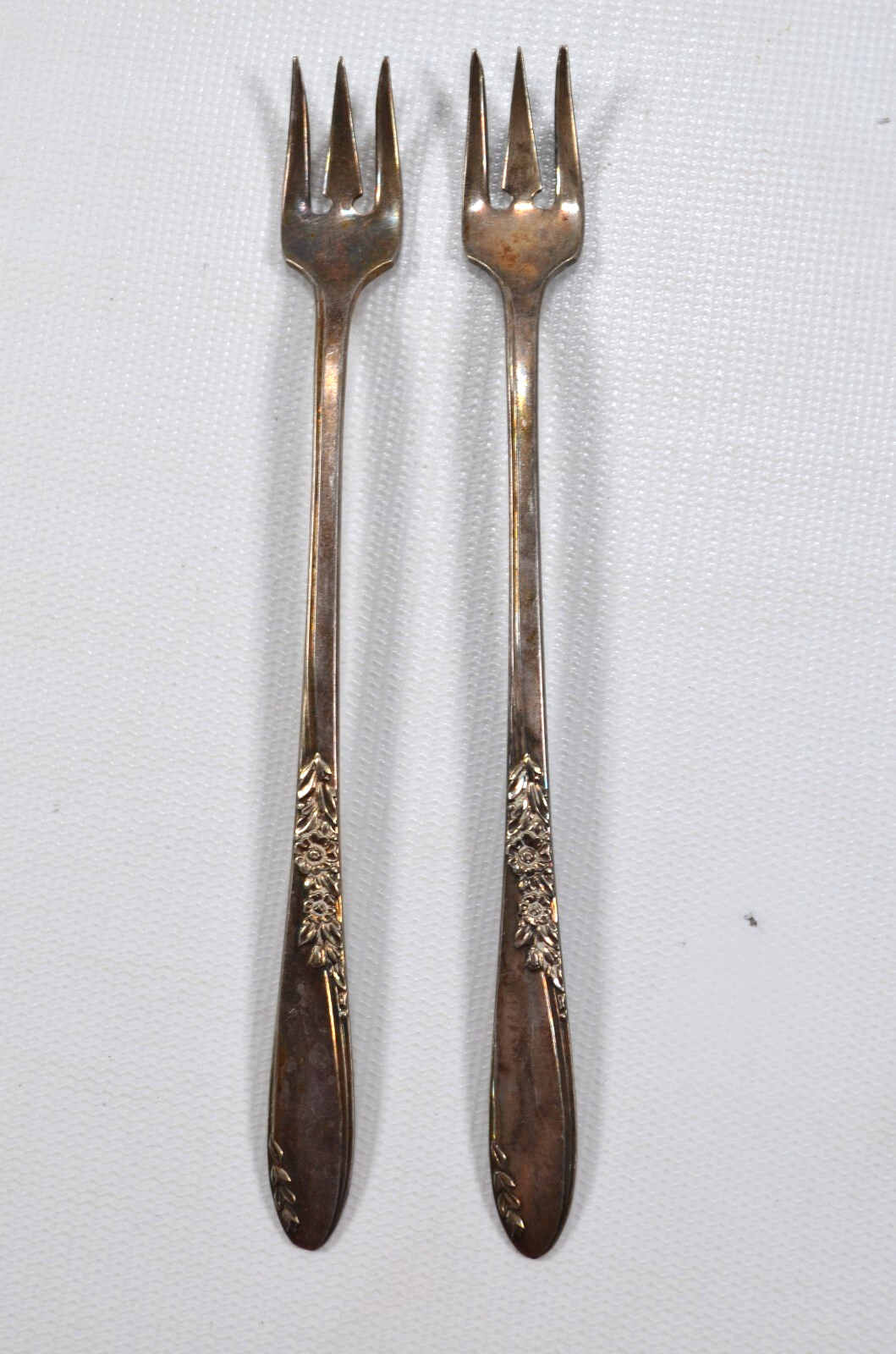2 Wm A Rogers Oneida Silverplate Shrimp / Cocktail Forks 6” Unknown Pattern