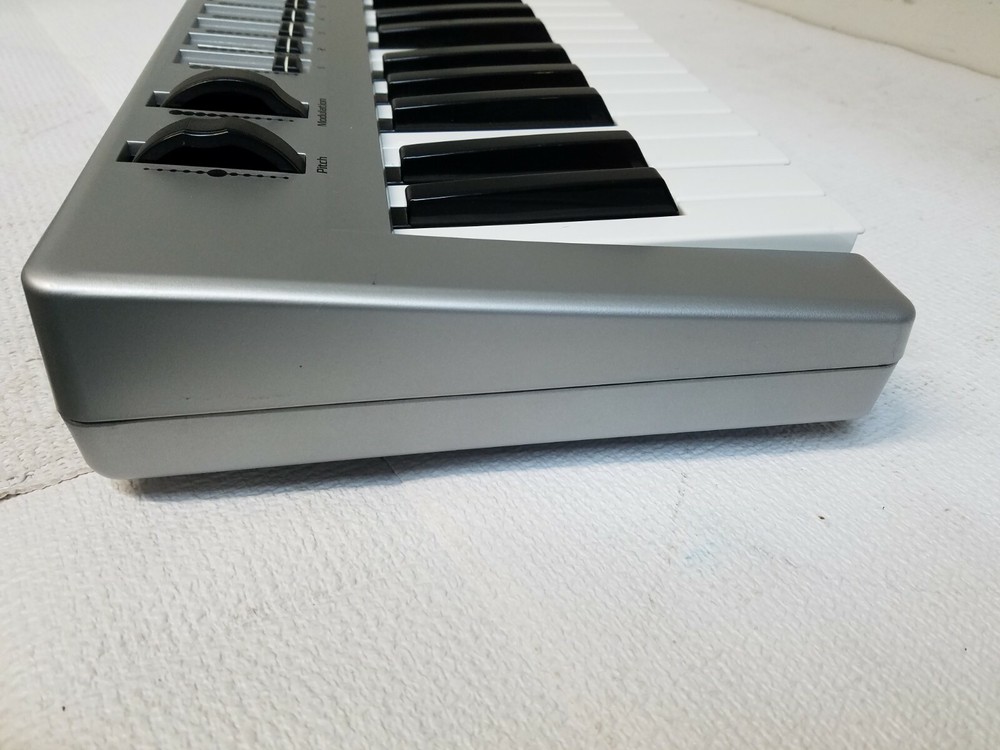 M-Audio Radium 61-Key USB MIDI Controller