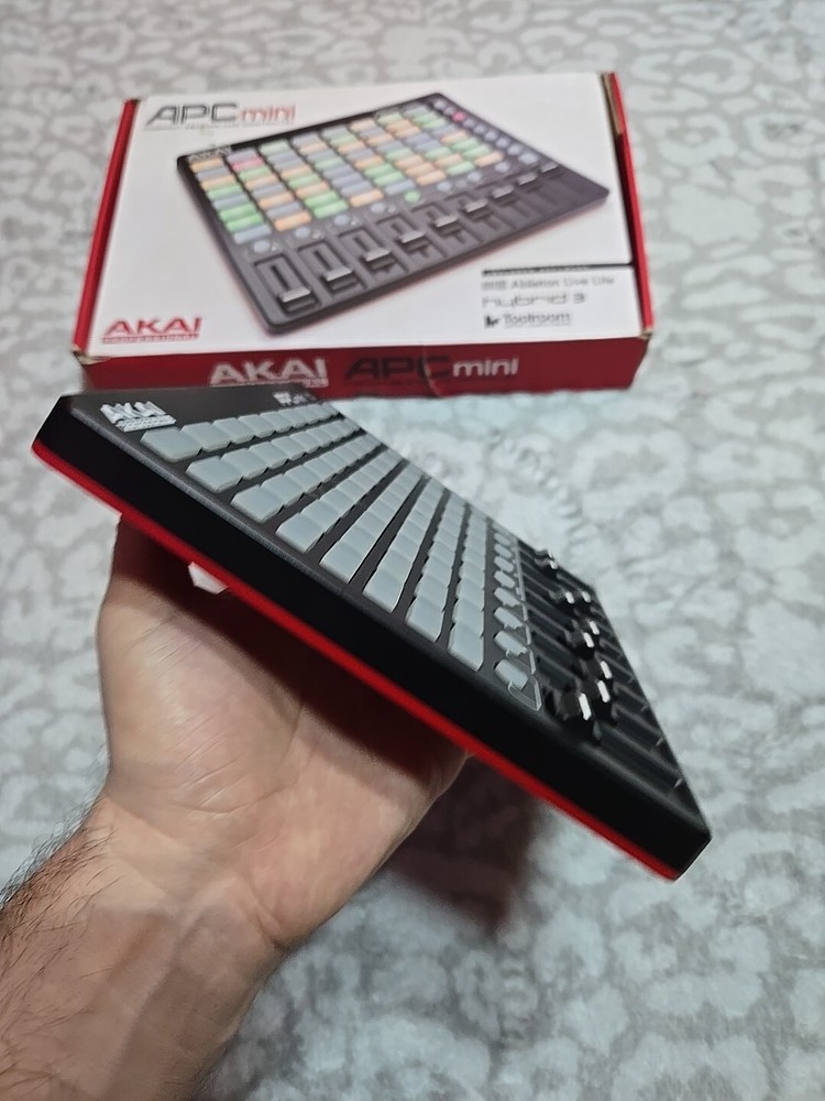 AKAI PROFESSIONAL mini Multifunctional Compact Ableton Live Controller Hybrid 3