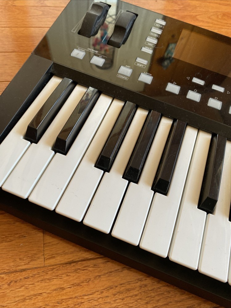 AKAI Advance 49 USB Keyboard Controller