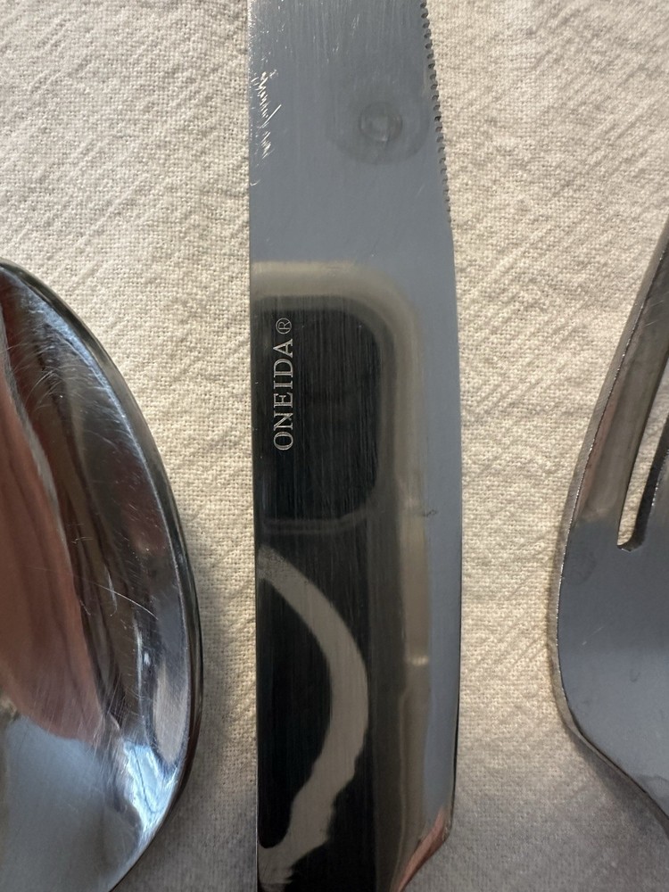 Oneida Comet Stainless Flatware 5 Pc Setting Retired Pattern Glossy Modern SW333
