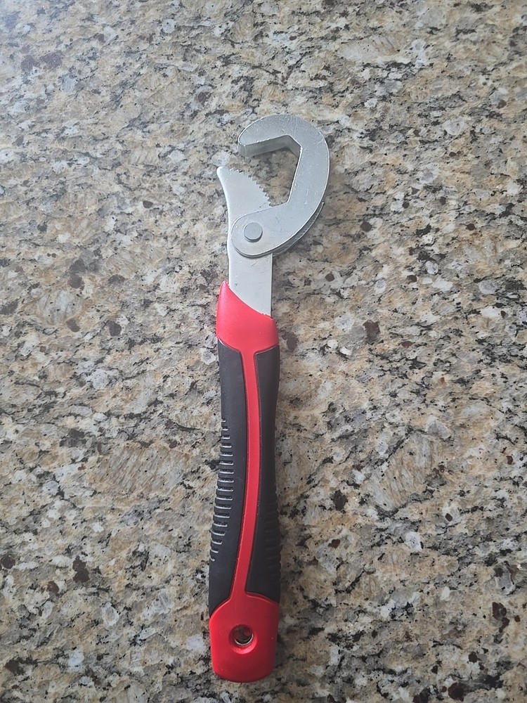 Large Self Adjusting Wrench