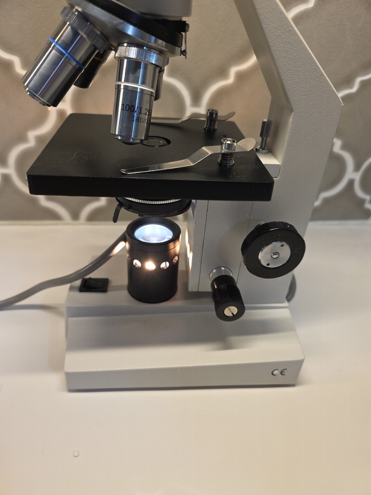 AmScope Microscope w/ WF10X Eyescope and Glass Slides