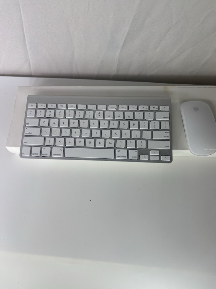 Apple Keyboard and Mouse Set
