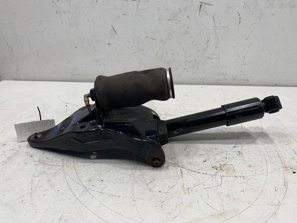 2013 Peterbilt 386 Cab Mount (630-10678)