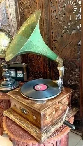 Vintage Gramophone, Fully Functional Working Phonograph, win-up record player