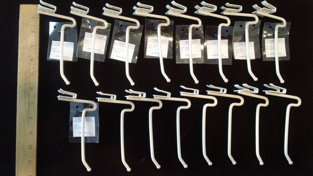 16 Piece Econoco White 4” Hooks for Triangle Wire Grid Tower Panel Display