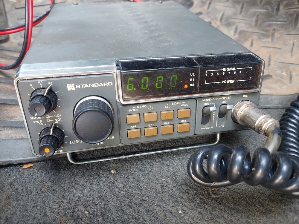 STANDARD C7800 UHF FM TRANSCEIVER Ham Radio POWERS ON - UNTESTED